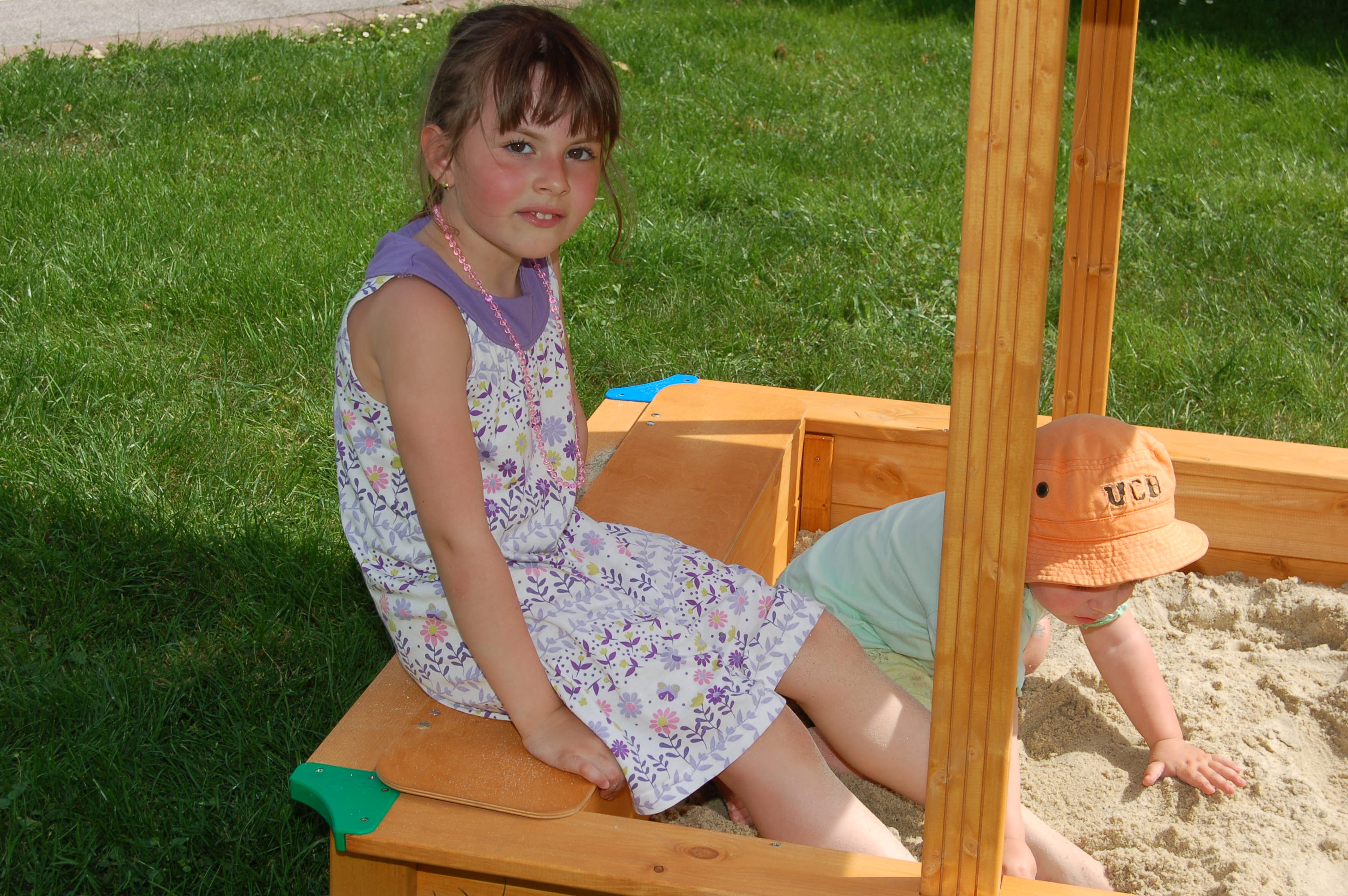 Exaco Felix Sandbox With Adjustable Roof