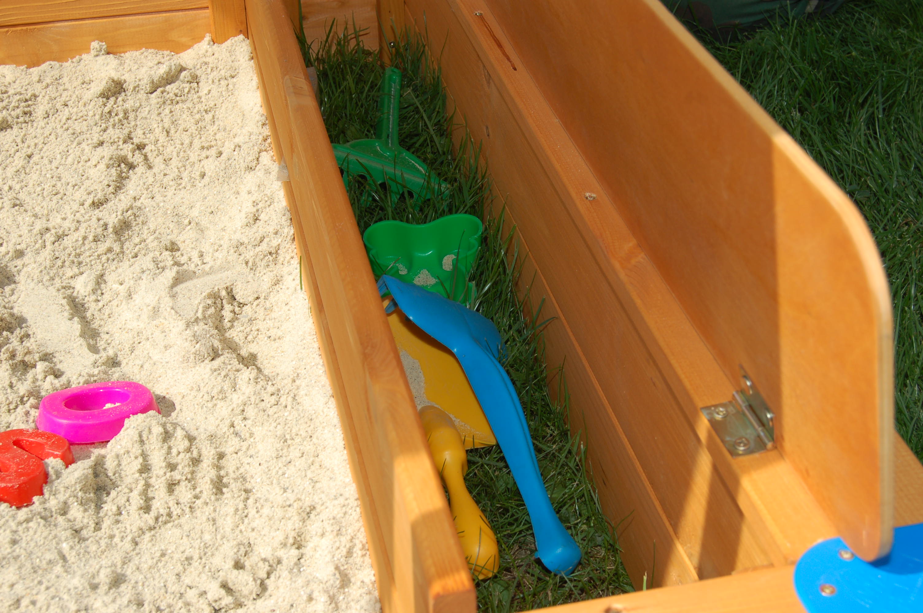 Exaco Felix Sandbox With Adjustable Roof